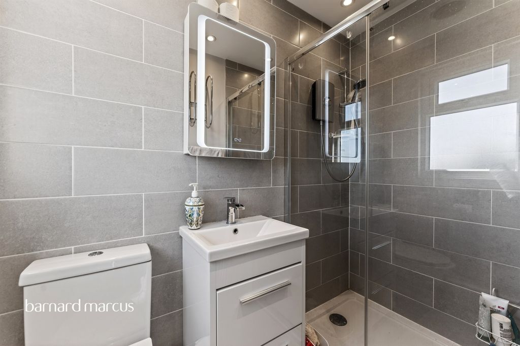 Additional image 15 of 4 bed terraced house for saleKingshill Avenue, Worcester Park KT4