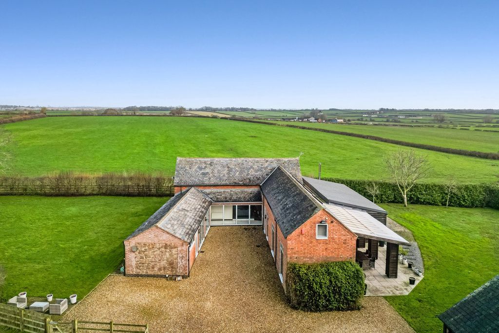6 bed barn conversion for saleSutton Lane, Sutton In The Elms LE9 photo 5
