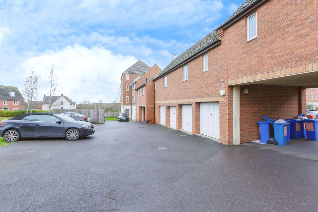 Additional image 2 of 2 bed flat for saleKepwick Road, Hamilton, Leicester, Leicestershire LE5