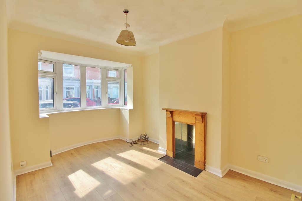2 bed terraced house for saleSeafield Road, Copnor PO3 photo 2