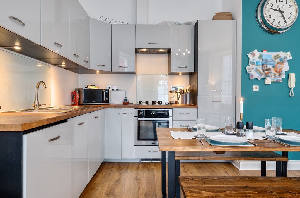 Additional image 3 of 2 bed flat for saleGrosvenor Square, Southampton, Hampshire SO15