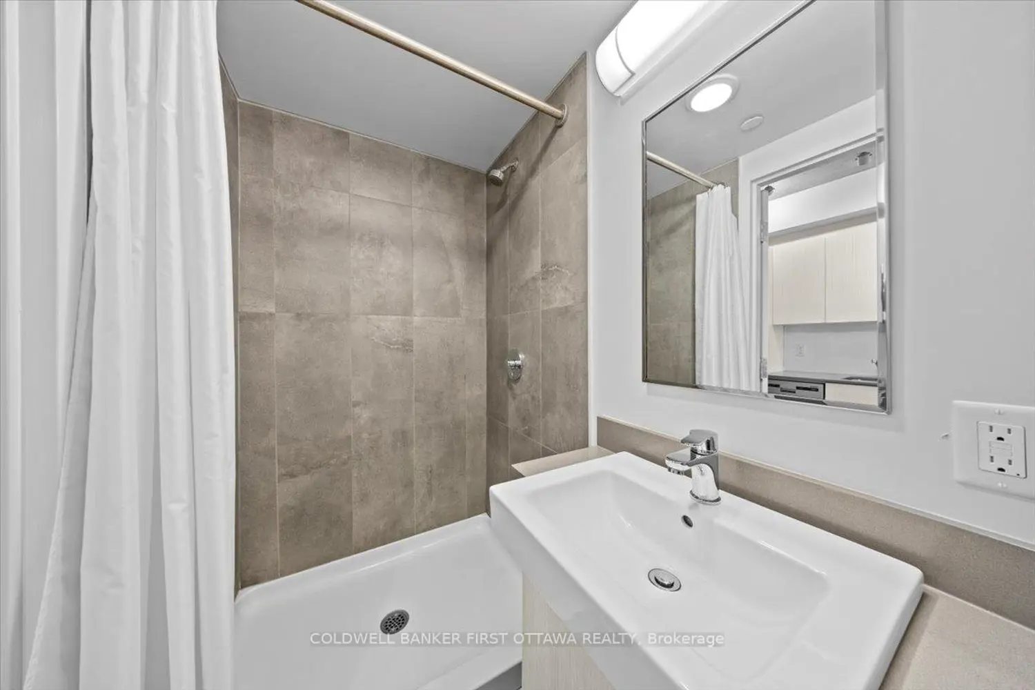 105 Champagne Avenue 2308 photo 5