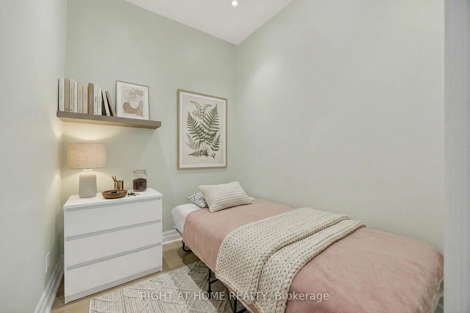 Additional image 4 of 44 Bond Street 518