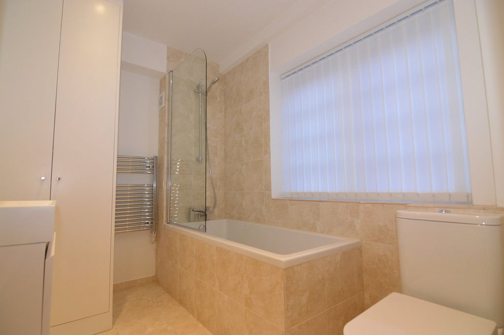Additional image 10 of 13 bed detached house for salePeach Street, Wokingham, Berkshire RG40