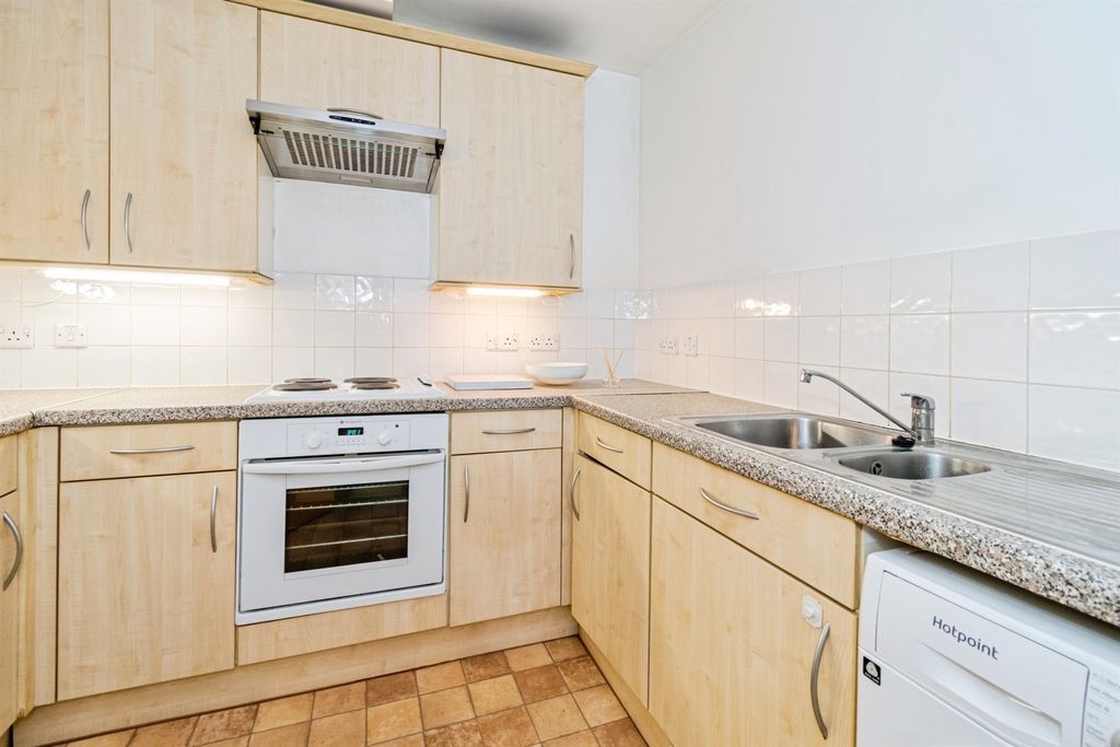 Additional image 15 of 2 bed flat for saleMillbrook Road East, Southampton SO15