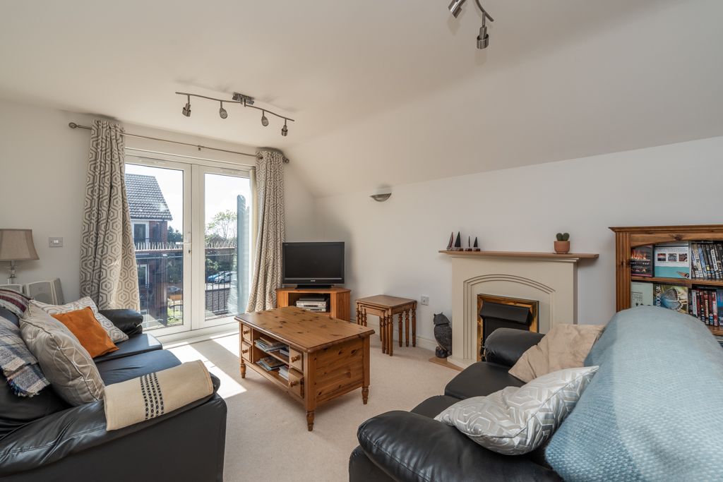 2 bed flat for saleProvidence Hill, Bursledon SO31 photo 2