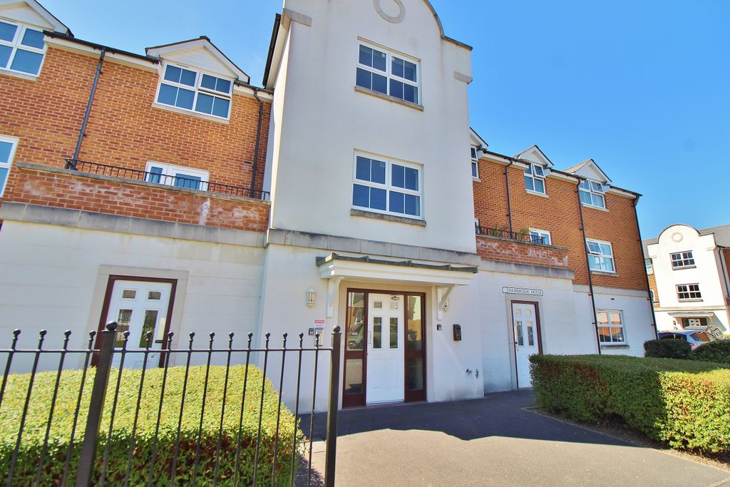 2 bed flat for saleCotton Road, Milton PO3
