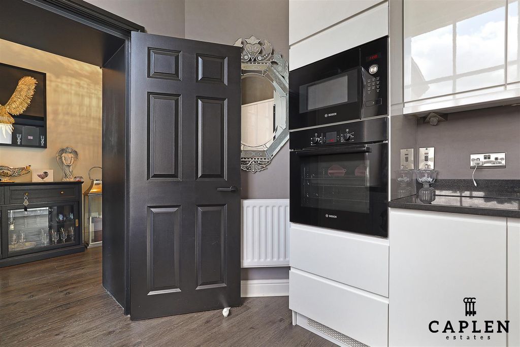 Additional image 11 of 2 bed flat for saleBrandesbury Square, Woodford Green IG8