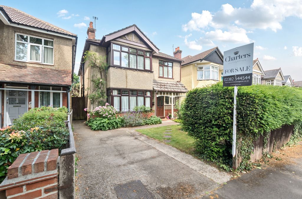 4 bed detached house for saleShirley Avenue, Shirley, Southampton, Hampshire SO15