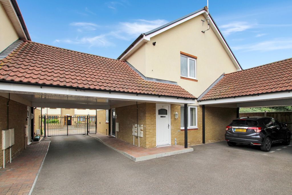 2 bed maisonette for saleIrvon Hill Road, Mahdeen Court Irvon Hill Road SS12