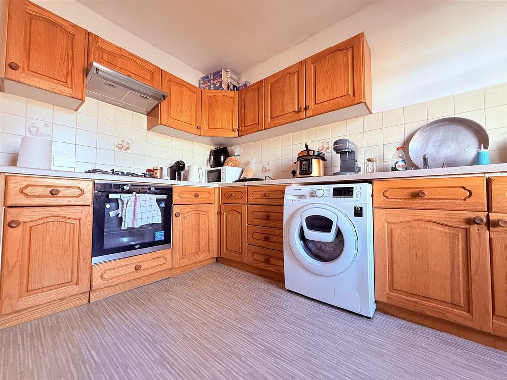 Additional image 9 of 3 bed flat for saleWoodthorpe Road, Ashford TW15