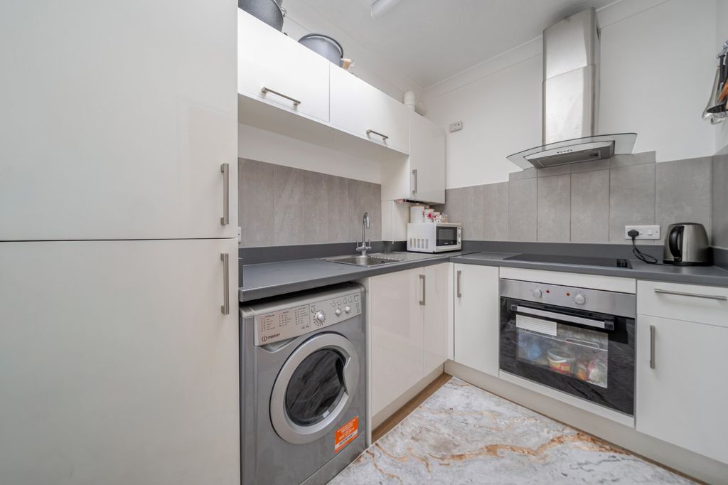 Additional image 4 of 1 bed flat for saleKingston Road, Portsmouth, Hampshire PO2