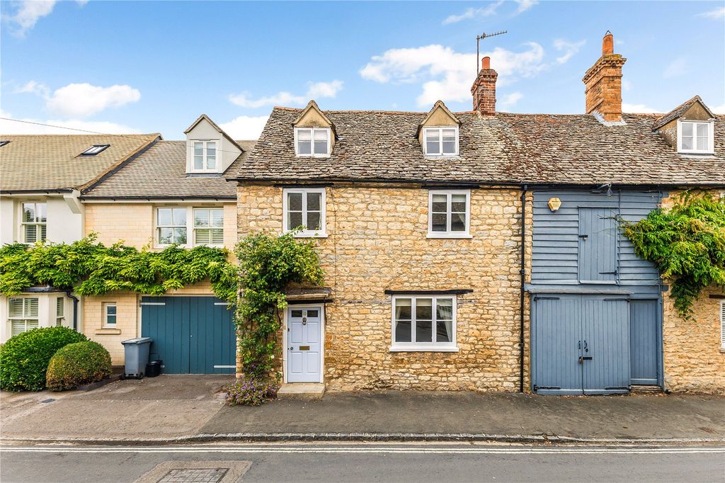 3 bed terraced house for salePark Lane, Woodstock, Oxfordshire OX20