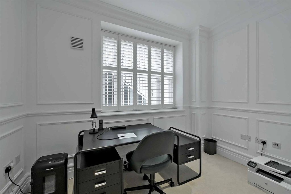 Additional image 15 of 3 bed flat for saleThe Residence, 26 Trinity Place, Windsor, Berkshire SL4
