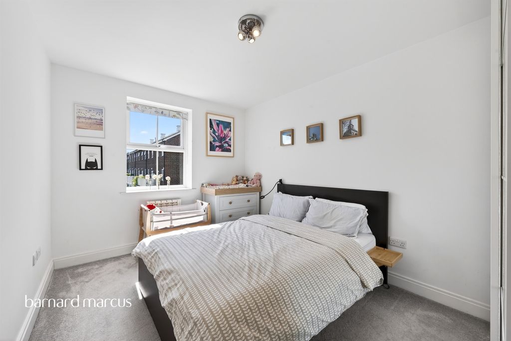 Additional image 10 of 2 bed flat for saleBeaumont Drive, Worcester Park KT4