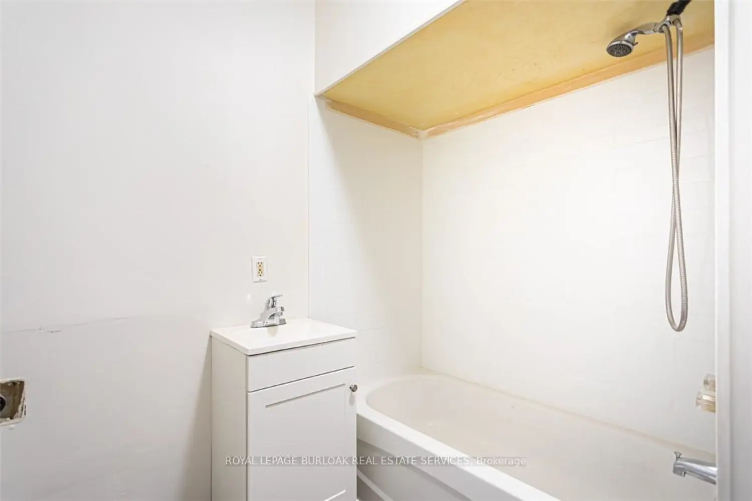 Additional image 14 of 2712 Upper James Street