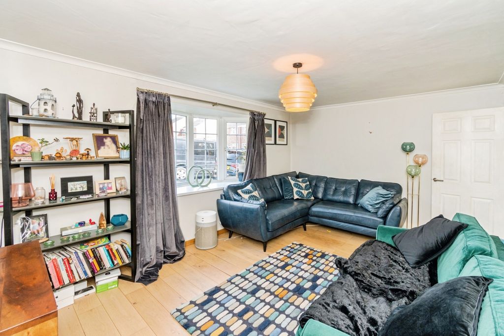 Additional image 5 of 3 bed semi-detached house for saleGoldcrest Gardens, Southampton, Hampshire SO16
