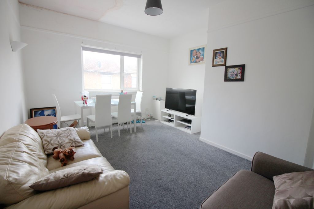 Additional image 3 of 2 bed flat for saleTwyford Avenue, Portsmouth PO2