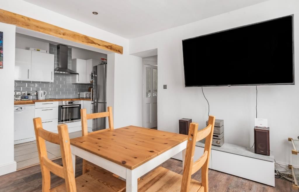Additional image 2 of 4 bed flat for saleWitney, Oxfordshire OX28