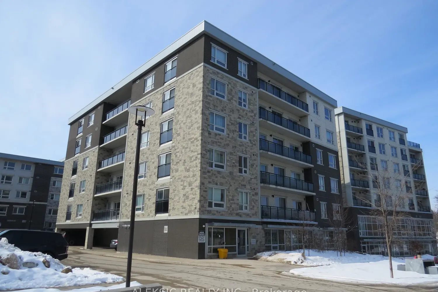 Additional image 5 of 275 Larch Street H404