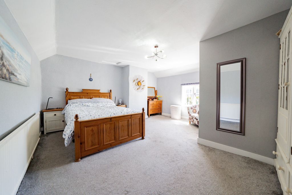 Additional image 18 of 4 bed semi-detached house for saleThe Square, Glenfield, Leicester, Leicestershire LE3