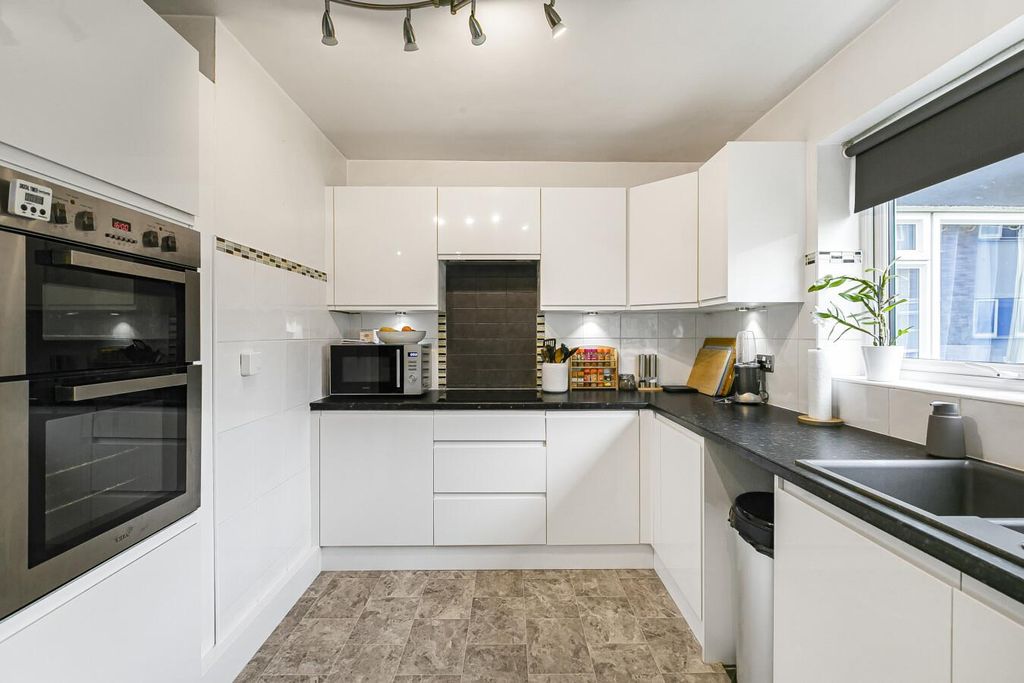 Additional image 4 of 2 bed flat for saleManor Road, Ashford TW15