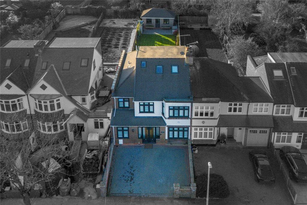 Additional image 21 of 5 bed semi-detached house for saleKings Avenue, Woodford Green IG8