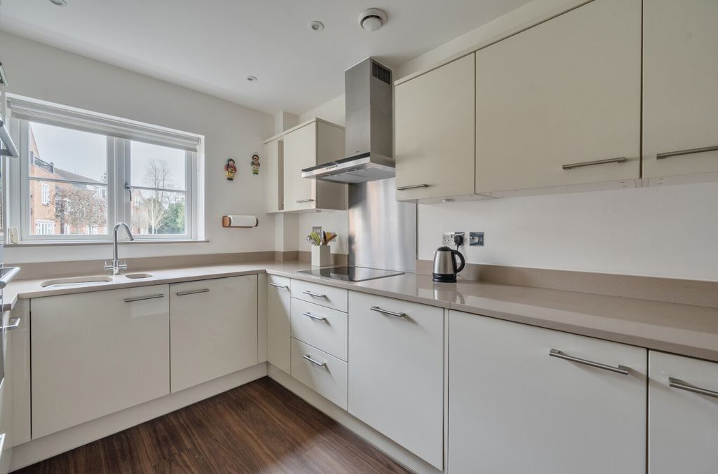Additional image 9 of 2 bed flat for saleWoolf Drive, Wokingham, Berkshire RG40