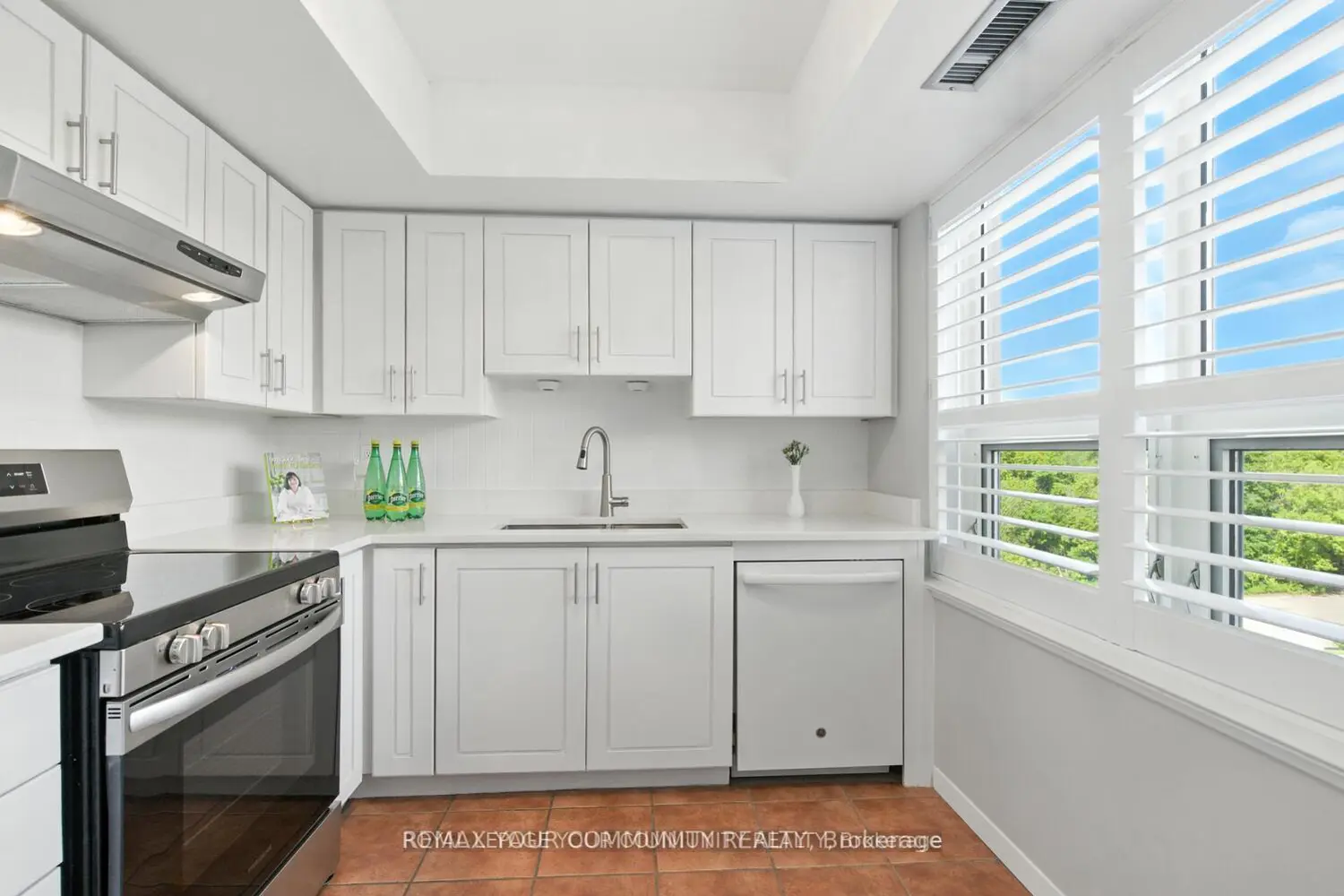 Additional image 5 of 14924 Yonge Street 305