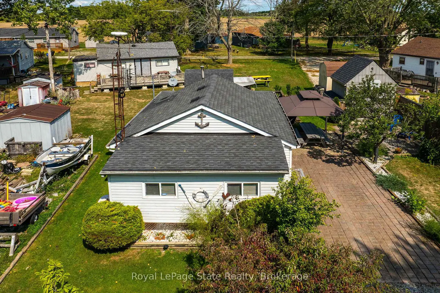 17 Maple Lane photo 5