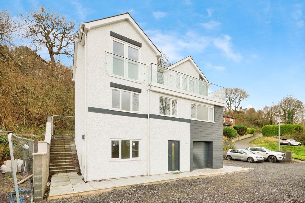 4 bed detached house for salePenybryn Road, Y Felinheli, Gwynedd LL56