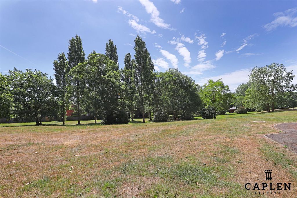 Additional image 25 of 2 bed flat for saleBrandesbury Square, Woodford Green IG8