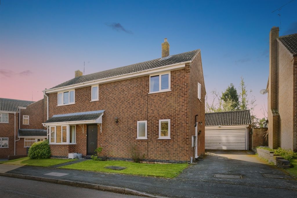 4 bed detached house for saleBeaker Close, Smeeton Westerby, Leicester LE8