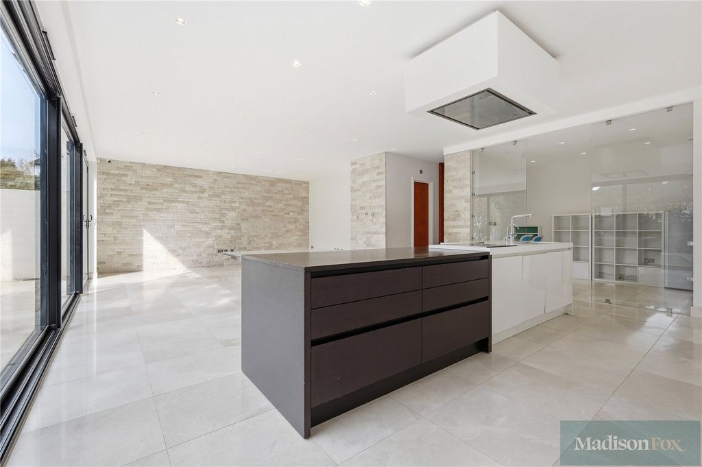 Additional image 11 of 5 bed detached house for saleWoodland Way, Woodford Green IG8