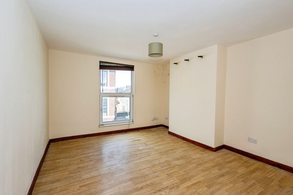 Additional image 6 of 2 bed flat for saleHighland Road, Southsea PO4