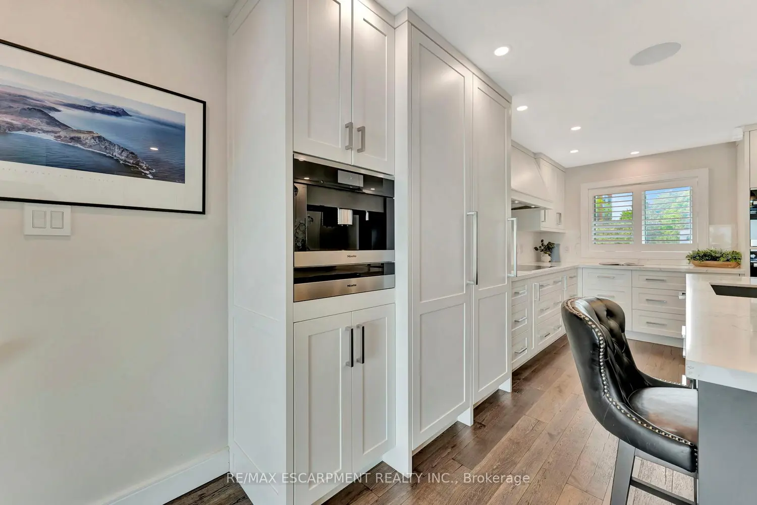 Additional image 6 of 2136 Old Lakeshore Road 3