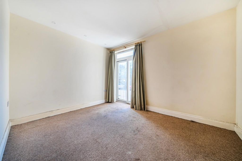 Additional image 12 of 2 bed flat for saleLondon Road, Portsmouth PO2