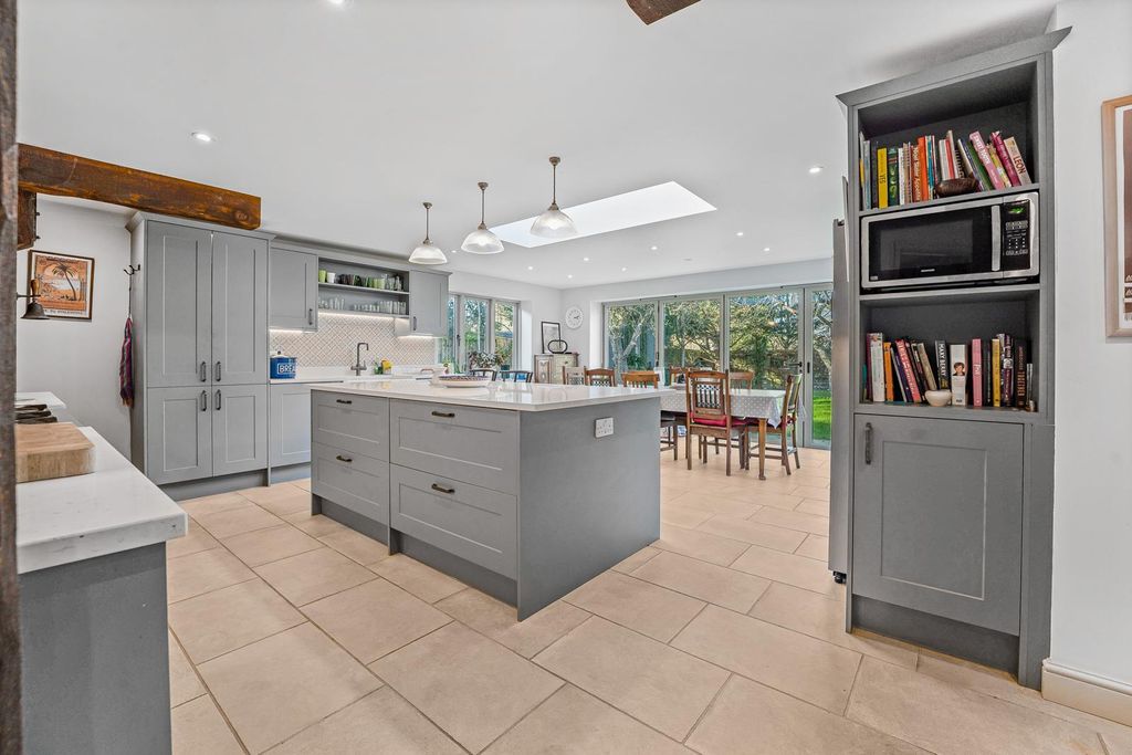 Additional image 2 of 5 bed property for saleShipton Road, Woodstock OX20