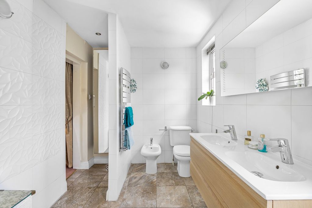 Additional image 9 of 4 bed detached house for saleStation Crescent, Ashford TW15