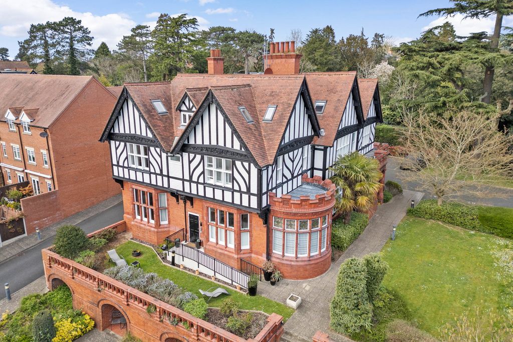 2 bed flat for sale7 Malvern House, Oaklands Court, Battenhall Road, Battenhall, Worcester. WR5