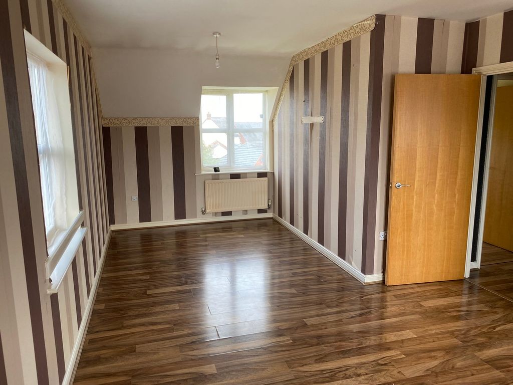2 bed flat for saleSockburn Close, Hamilton, Leicester LE5 photo 2
