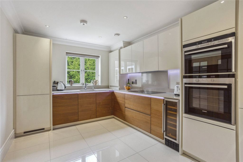 Additional image 3 of 3 bed flat for saleDevenish Road, Ascot, Berkshire SL5