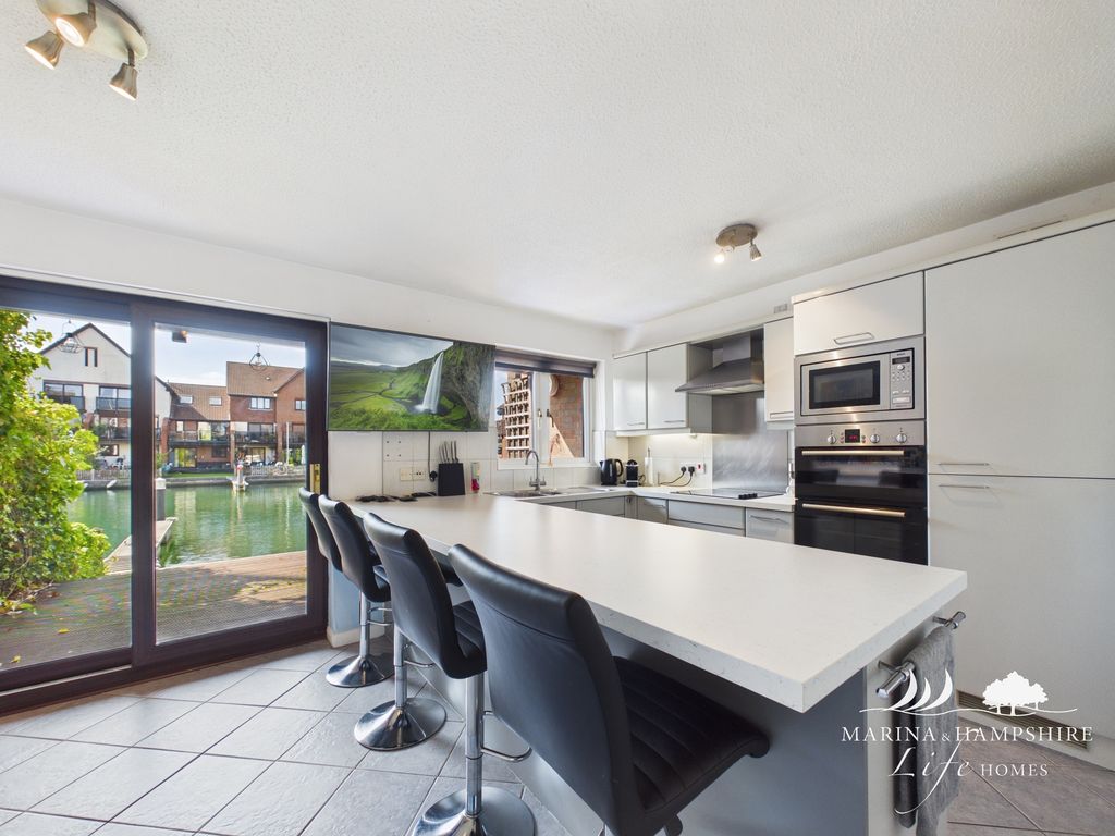 Additional image 8 of 4 bed town house for saleNewlyn Way, Port Solent PO6