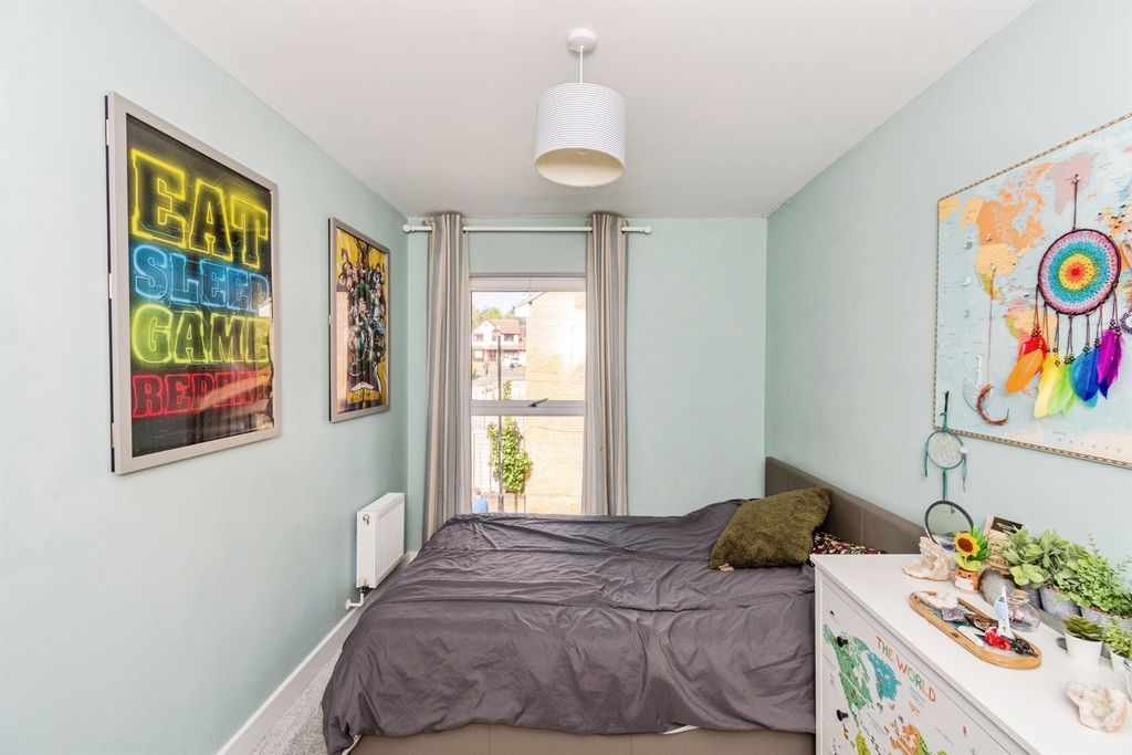 Additional image 8 of 3 bed terraced house for salePond View, Southampton SO18
