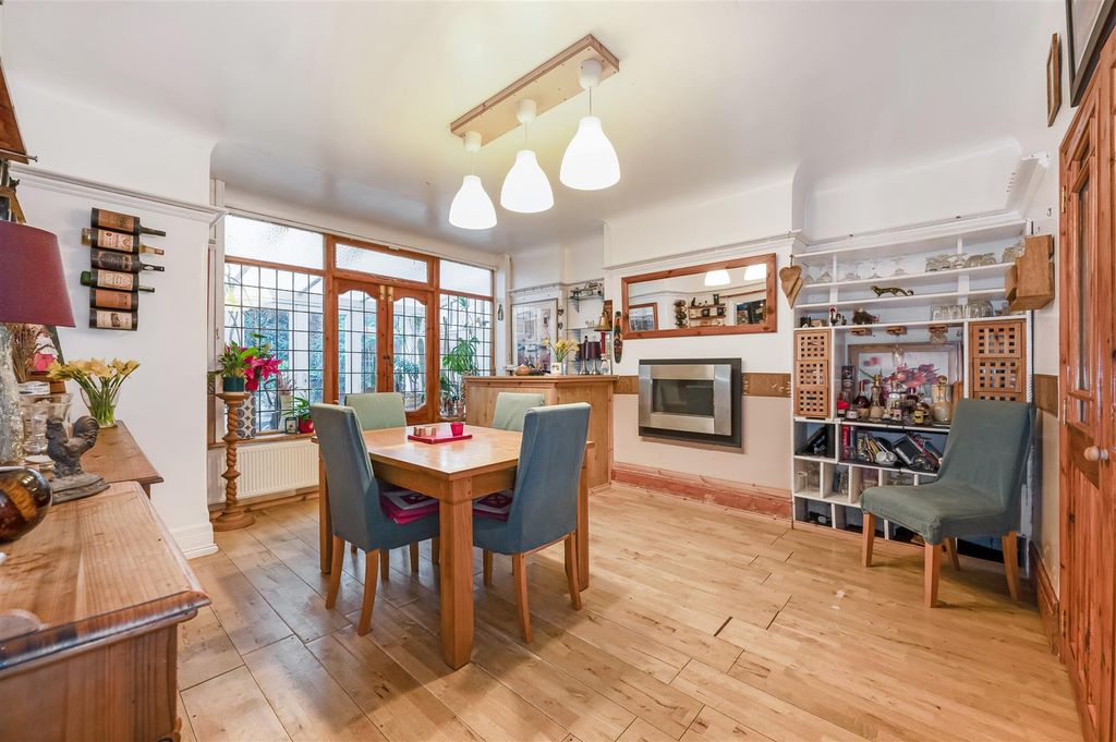 Additional image 3 of 3 bed property for saleNorthern Parade, Portsmouth PO2
