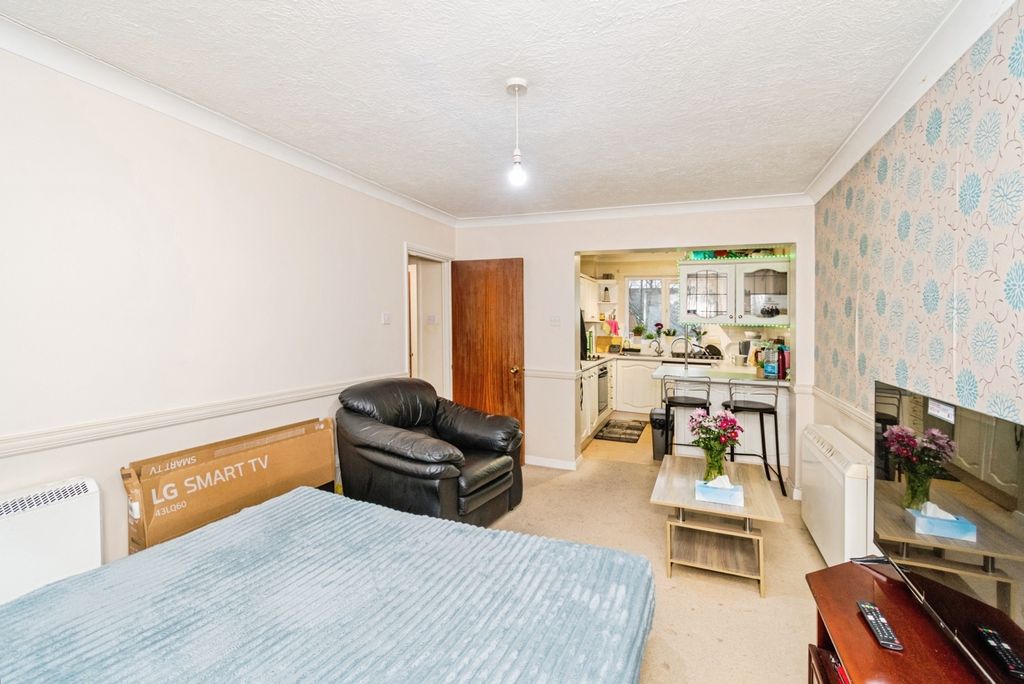 Additional image 3 of 2 bed flat for saleWestwood Road, Southampton, Hampshire SO17