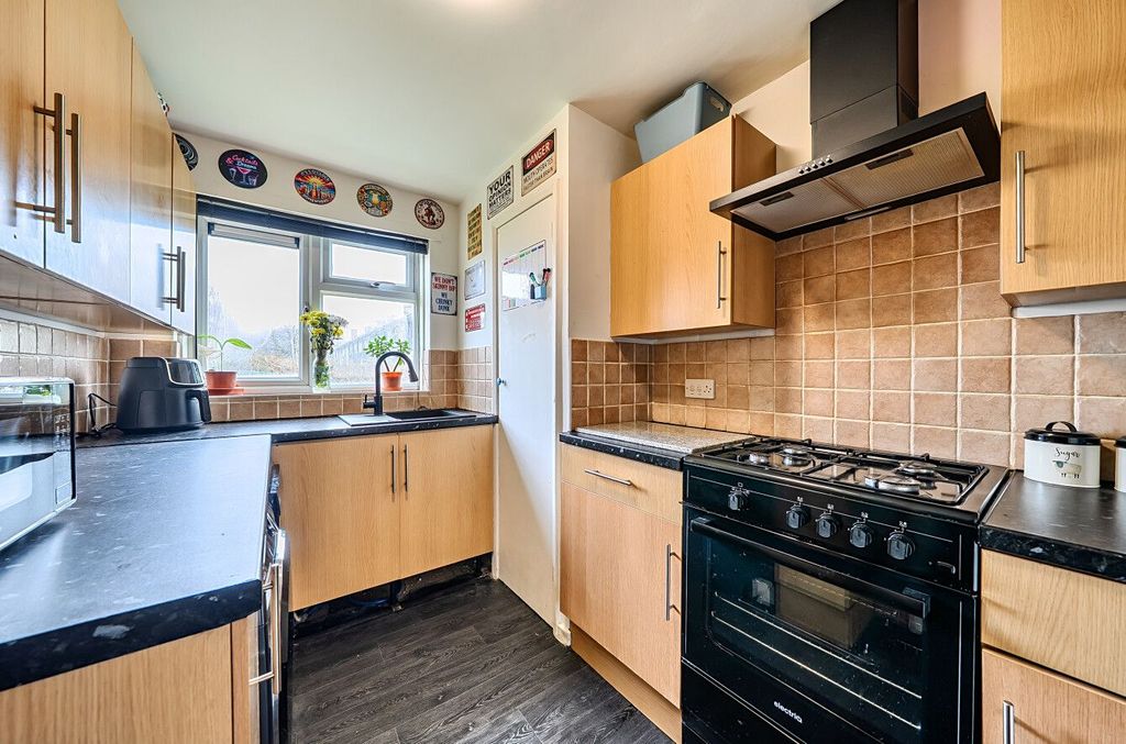 1 bed flat for saleLockerley Crescent, Southampton SO16 photo 2