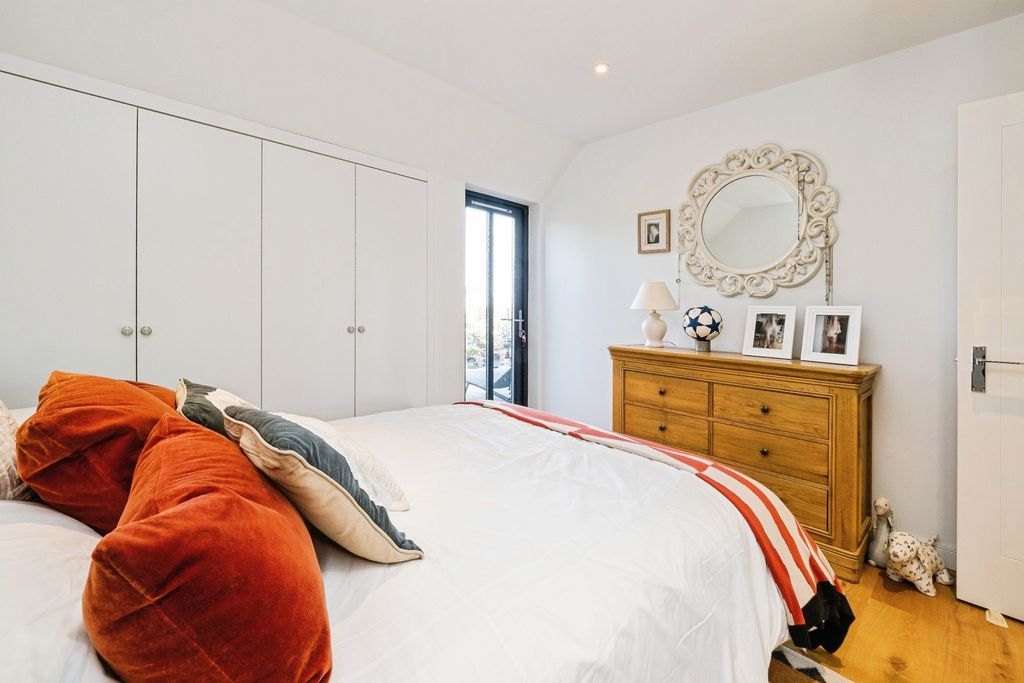 Additional image 9 of 3 bed flat for saleJohnston Road, Woodford Green IG8