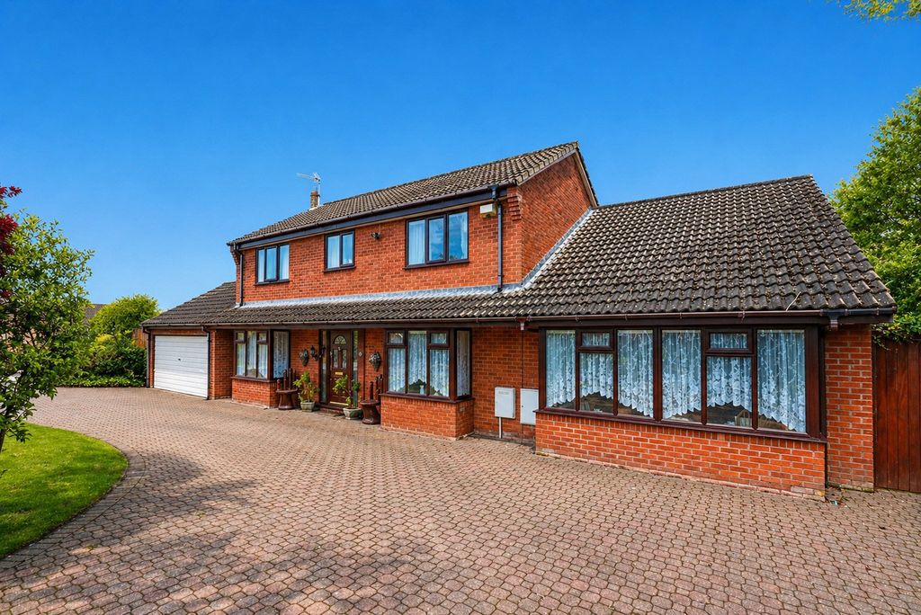 4 bed detached house for saleGrangebrook Drive, Winsford, Cheshire CW7