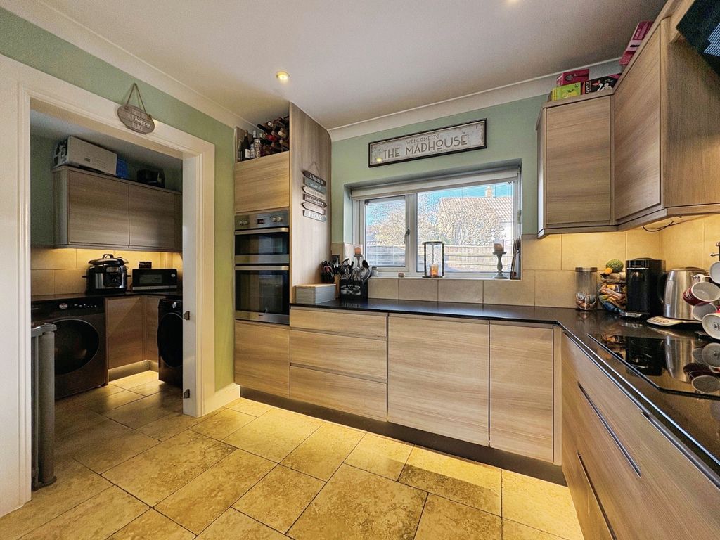 Additional image 3 of 6 bed detached house for saleSwallowcliffe Gardens, Yeovil BA20